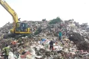 Warga yang sedang memulung di TPA Tamangapa. Ist