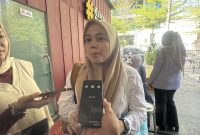 Pejabat Pengawas Lingkungan Hidup (PPLH) Ahli Muda Dinas Lingkungan Hidup (DLH) Kota Makassar, Dr. Sandra Wulan, ST, M.Ling, memberikan penjelasan mengenai pelaksanaan kebijakan tersebut sekaligus meluruskan sejumlah kesalahpahaman yang berkembang di tengah masyarakat.