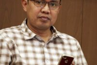 Pengamat komunikasi politik dan pemerintahan sekaligus Guru Besar Universitas Hasanuddin (Unhas) dan Praktisi dan akademisi Public Reations. Dr. Iqbal Sultan