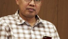 Pengamat komunikasi politik dan pemerintahan sekaligus Guru Besar Universitas Hasanuddin (Unhas) dan Praktisi dan akademisi Public Reations. Dr. Iqbal Sultan