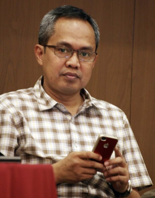Pengamat komunikasi politik dan pemerintahan sekaligus Guru Besar Universitas Hasanuddin (Unhas) dan Praktisi dan akademisi Public Reations. Dr. Iqbal Sultan