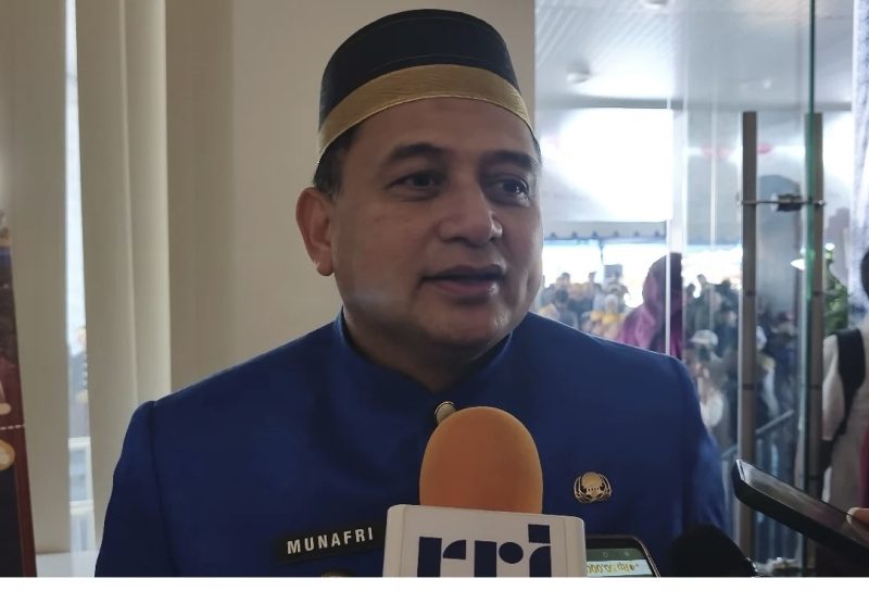 Munafri Arifuddin dijadwalkan menerima KTA Demokrat hari ini di Hotel Claro Makassar, setelah resmi mundur dari Partai Golkar.